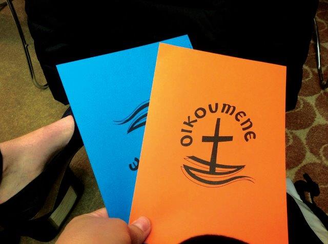 The World Council of Churches 10th Assembly used blue and orange cards to facilitate their consensus model. 